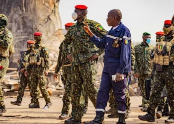 Incendie au dépôt des hydrocarbures : colonel Doumbouya veut du “sérieux” dans les enquêtes