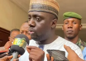 Troubles à l’ordre public : Mory Condé menace de retirer les agréments de certains partis politiques