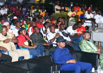 Guinée-Gambie : Dr Dansa aux côtés de la jeunesse pour soutenir le Syli national [Publireportage]