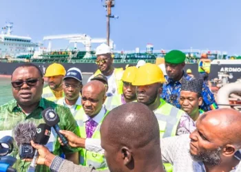 Port autonome de Conakry : un bateau de 33 millions de litres d'essence accoste