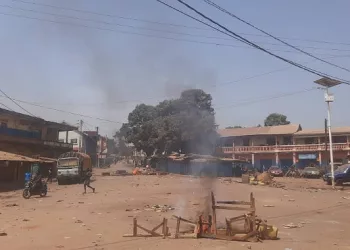 Tension à Kindia : un adolescent tué lors de protestations contre le manque de courant