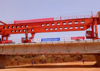 Projet Simandou : pose de la première poutre du chemin de fer TransGuinéen