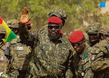 Affaire “argent à la présidence” :  un activiste plaide pour l’audition du Gal Doumbouya