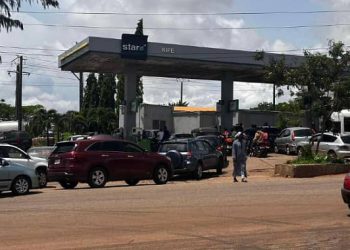Pénurie du carburant à Conakry : la psychose persiste malgré les assurances de la SONAP