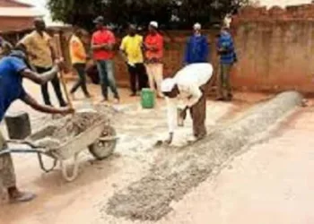 Voiries urbaines de Conakry : l’Ageroute lance une opération de démolition des ralentisseurs