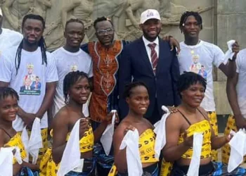 Un autre artiste affiche son soutien au général Mamadi Doumbouya : “Il va rester”