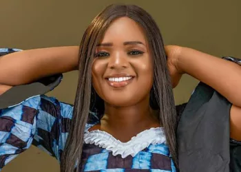 Dans son titre “Diommbeede”, Amina Gaza enchante les cœurs avec la flûte de l’amour pur