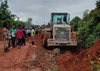 Éboulement sur le tronçon Khorira-Dioumaya : des équipes à pied d’œuvre pour rouvrir la voie
