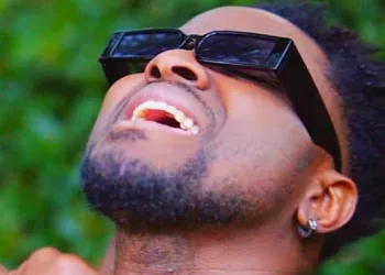 Dans “Safari, Idiallo Foulani évoque la solititude et les défis inhérents à l’aventure