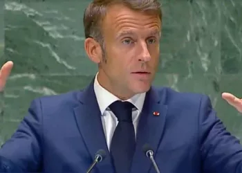 Emmanuel Macron : “Ne laissons pas croire que les morts d’Ukraine valent plus que ceux de Gaza”