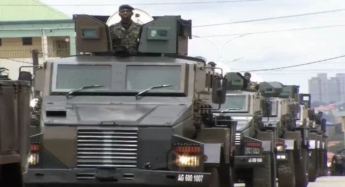 Fête de l’indépendance : la Guinée exhibe son “impressionnant” arsenal militaire