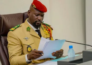 Guinée : le Gal. Doumbouya fixe les indemnités de voyage et la durée des missions des membres du gouvernement à l’étranger