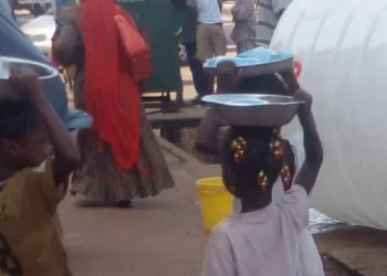 Conakry : que dire des parents de ces 3 filles vendeuses d’eau à Cité Enco 5?