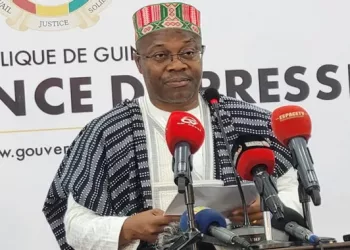 Évaluation des partis politiques : face au tollé, le gouvernement apporte des précisions