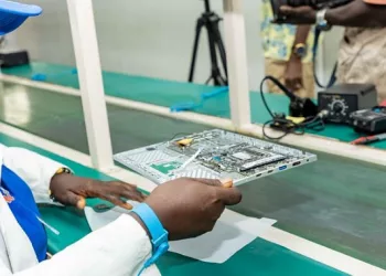 La Guinée inaugure sa première unité d’assemblage d’ordinateurs portables