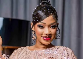 Musique : Djelykaba Bintou dévoile son amour dans “Nkelenta”