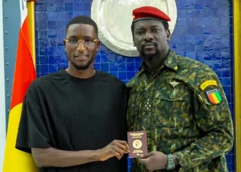 Honoré et célébré en Guinée, Serhou Guirassy reçoit un passeport diplomatique