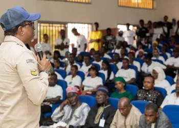 ISAV de Faranah : le ministre Alpha Bacar échange avec les étudiants sur le projet Simandou