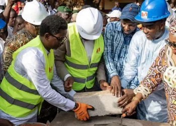 Kankan : Alpha Bacar lance la construction de la Médiathèque de l’Université Julius Nyéréré