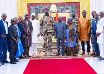 Nouvelle Constitution : le panel d’experts pour la relecture reçu par le Général Doumbouya