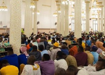 Fête de Ramadan : l’imam Dr Alphadio Diallo prêche pour l’entente