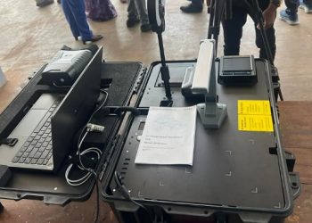 Elections en Guinée : le gouvernement réceptionne 3000 kits d’enrôlement biométriques des électeurs