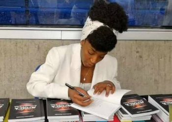 “Au-delà de la couleur de peau” : Miss Halimatou Saadia Diallo signe son premier livre