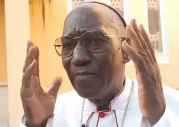 Cardinal Robert Sarah pressenti pour succéder au pape : l’archevêque de Conakry tempère les spéculations