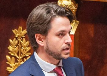 Aliou Bah condamné : le député Aurélien Saintoul questionne le soutien de la France à Doumbouya