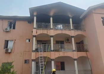 Nongo Conteyah : un incendie dans un immeuble, les sapeurs-pompiers à pied d’œuvre