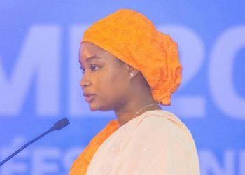 Lutte contre les plastiques à usage unique : la ministre Djami Diallo lance un appel aux opérateurs économiques et aux industriels