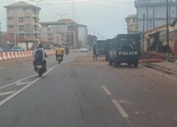 Tensions à Bambéto : affrontements entre manifestants et forces de l’ordre