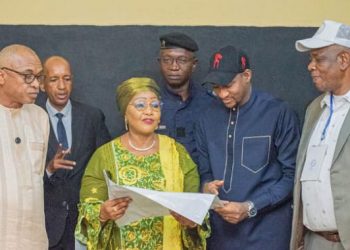 Examens nationaux 2025 : Le ministre Jean Paul Cedy donne le coup d’envoi du BEPC  à Dixinn