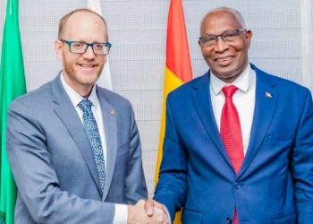 Un émissaire de Trump reçu par Bah Oury : coopération bilatérale et référendum au cœur des échanges