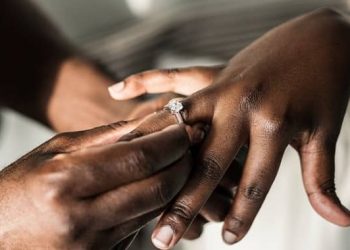 Vacances, amour et mariage : ce que vous devez savoir avant de vous fiancer en Guinée
