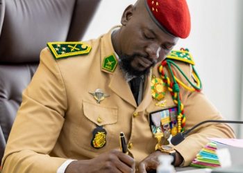 Guinée : le président Doumbouya fixe les règles encadrant les activités industrielles