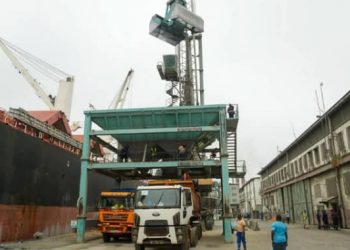 Pénurie de farine : l’État réagit, un navire de 32000 tonnes de blé accoste à Conakry