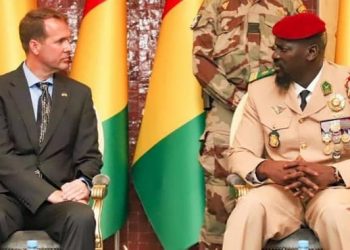 Guinée : deux diplomates américains décorés de l’Ordre national du Mérite