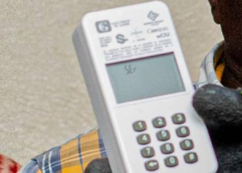 Conakry : les compteurs prépayés séduisent… mais les pannes ternissent l’enthousiasme