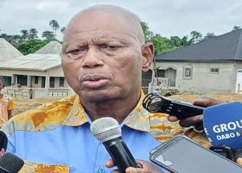 Partis suspendus : la HAC outrepasse-t-elle la loi en interdisant leur parole ?