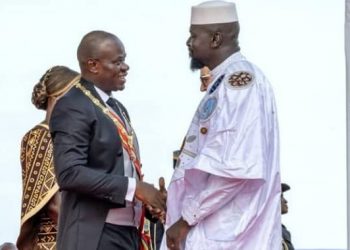 Guinée : Oligui Nguema salue la victoire du “Oui” au référendum et félicite Mamadi Doumbouya