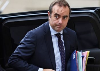 France : démissionnaire lundi, Sébastien Lecornu de retour à Matignon vendredi