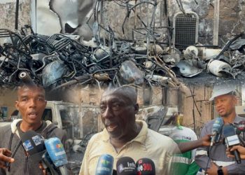 Incendie à Cosa : plusieurs véhicules et motos réduits en cendres