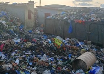 Kiroty Marché : les habitants étouffent sous les ordures et interpellent les autorités