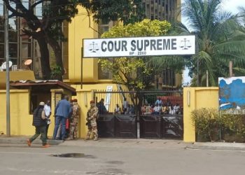 Direct – Cour suprême : sécurité renforcée, “Doumbouya candidat”, scandent des manifestants