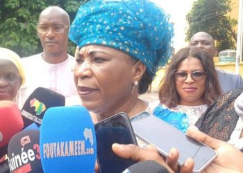 Présidentielle 2025 : Hadja Makalé Camara dépose sa candidature et appelle à une élection « de paix»