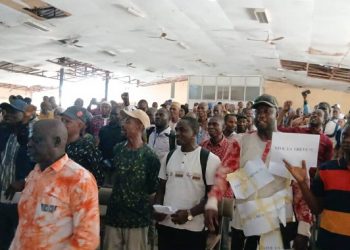 Direct – Bourse du travail : « Vive la grève ! », scandent les enseignants