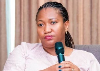 Décrets : Mme Challoub Yolande Colle nommée simultanément à deux fonctions distinctes