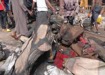 Incendie à la T6 : un magasin de meubles entièrement ravagé par les flammes