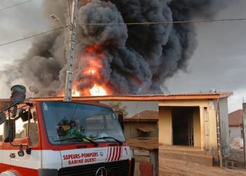 Incendie à Kagbelen : une usine de fabrication de couches ravagée par les flammes